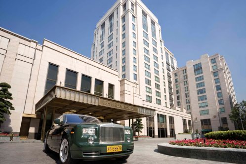 /Media/images/Product_Images/hotelreviews/peninsula shanghai/exterior rolls royce.jpg